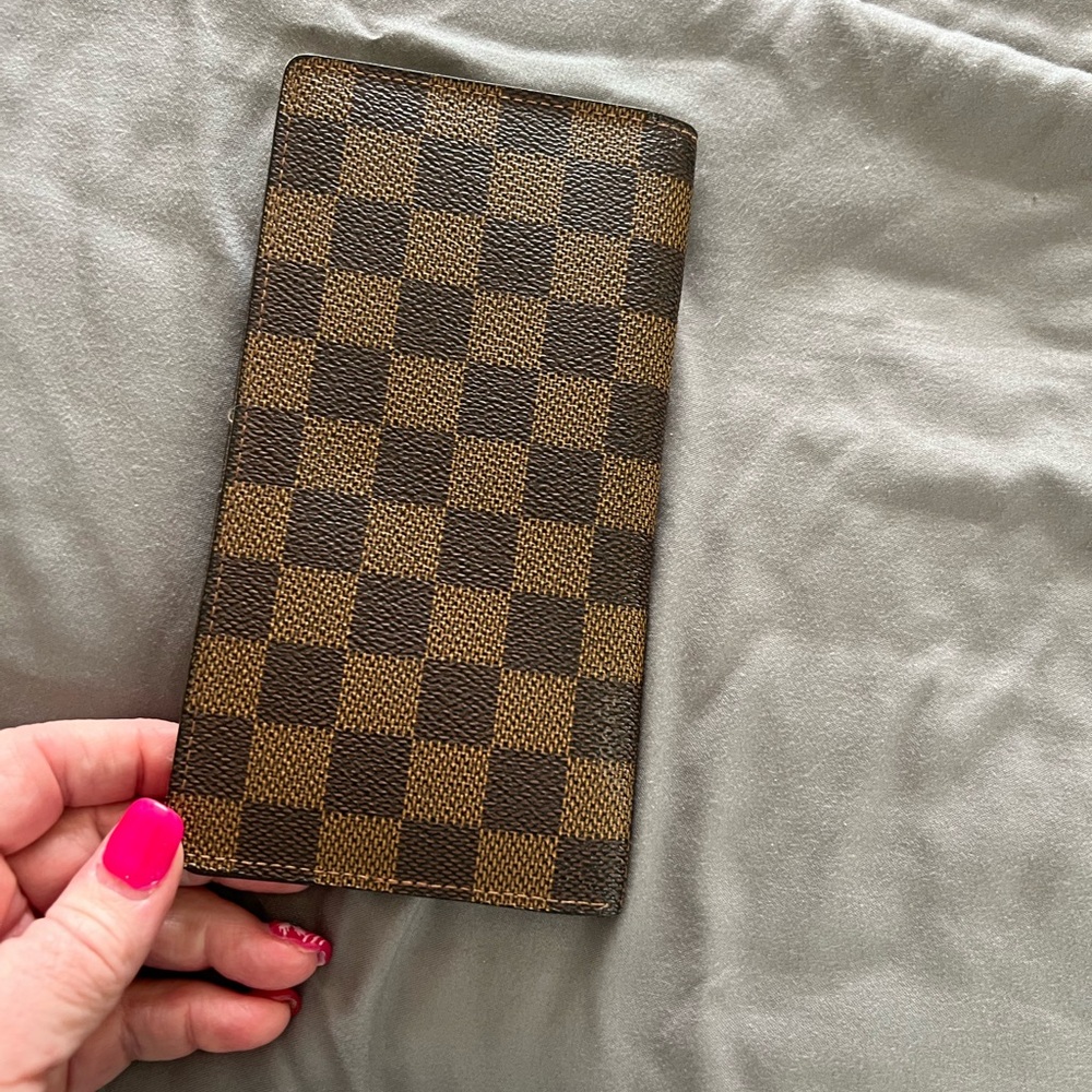 Luis Vuitton wallet gorgeous! holds a checkbook if desired and cash and cards.